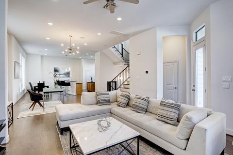 Photo of 902 Roy Street, Houston, TX 77007 (MLS # 65704123)