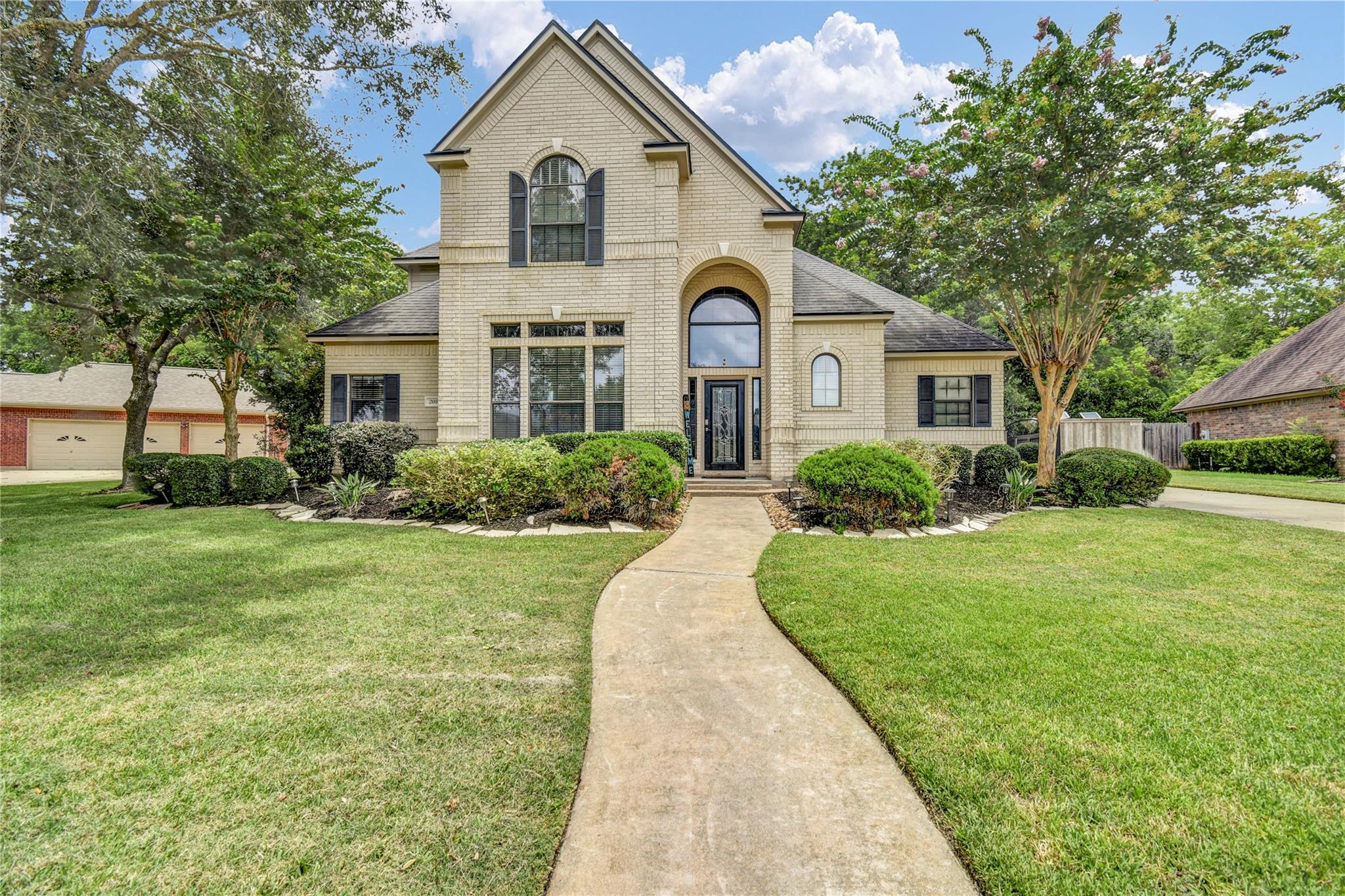 208 River Oaks Drive