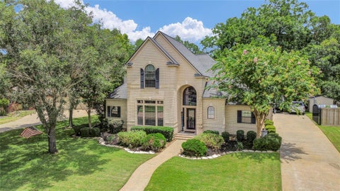 Photo of 208 River Oaks Drive, Lake Jackson, TX 77566 (MLS # 71093895)