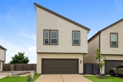 Photo of 373 N Centro Circle, Shenandoah, TX 77385 (MLS # 74975836)