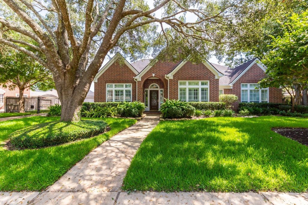 Photo of 4915 Keneshaw Street, Sugar Land, TX 77479 (MLS # 74774035)