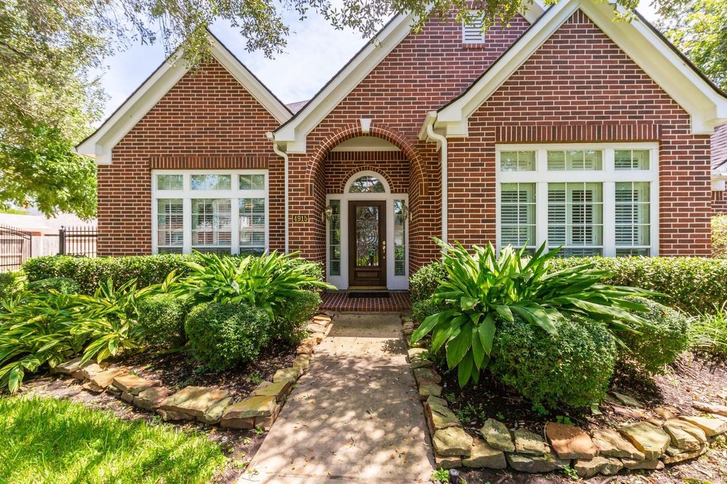 Photo of 4915 Keneshaw Street, Sugar Land, TX 77479 (MLS # 74774035)