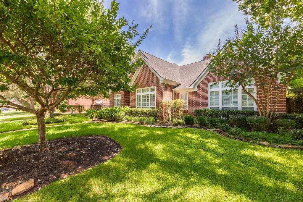 Photo of 4915 Keneshaw Street, Sugar Land, TX 77479 (MLS # 74774035)