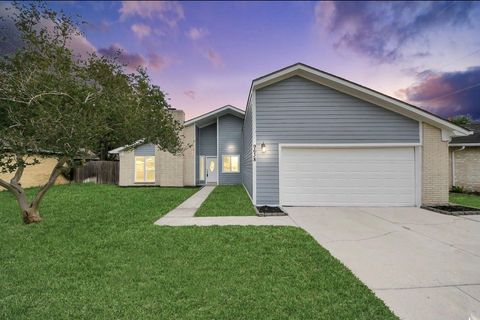 Photo of 9638 Ravensworth Drive, Houston, TX 77031 (MLS # 64389559)