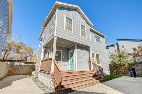 Photo of 1113 Bunton Street, Houston, TX 77009 (MLS # 88281014)