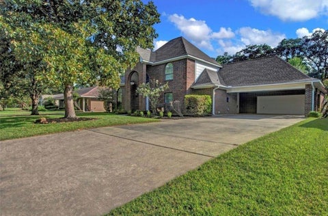 Photo of 611 N Hickory Street, Tomball, TX 77375 (MLS # 65850672)