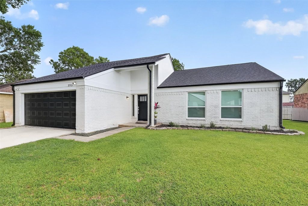 Photo of 3703 Misty Cove Court, Dickinson, TX 77539 (MLS # 40311211)