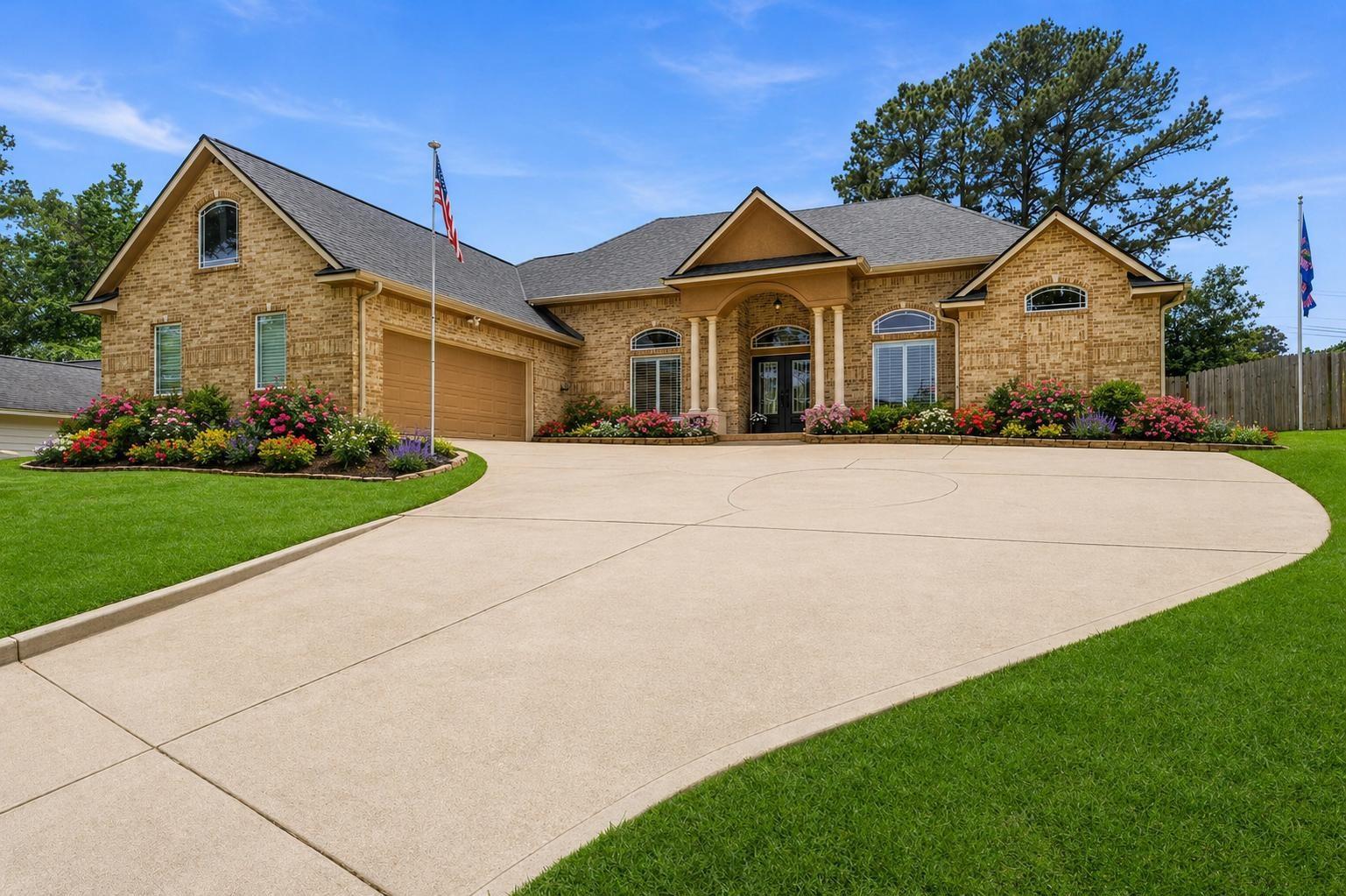 167 April Waters Drive W