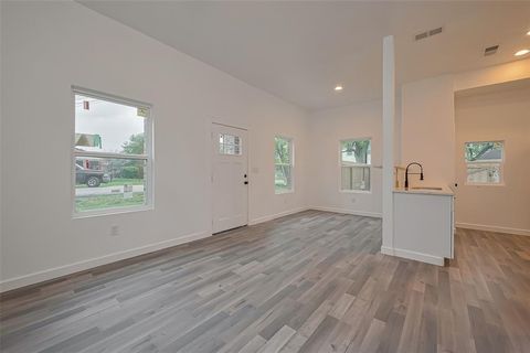 Tiny photo for 9005 Hilda Street, Houston, TX 77033 (MLS # 13796620)