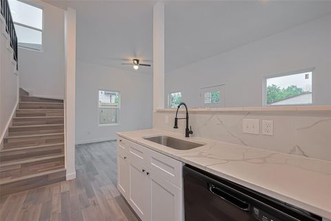 Tiny photo for 9005 Hilda Street, Houston, TX 77033 (MLS # 13796620)