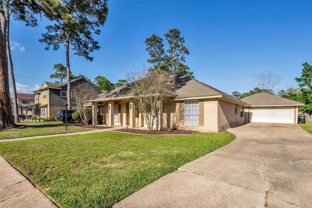 Photo of 4801 Summer Lane, Baytown, TX 77521 (MLS # 71072057)