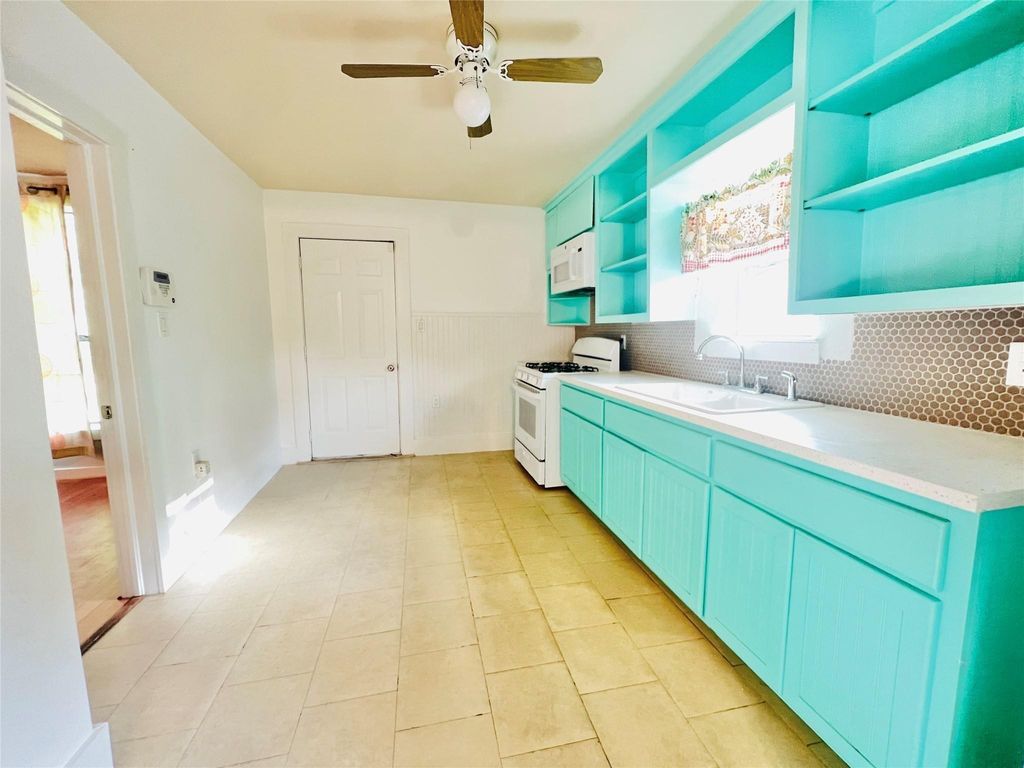 Photo of 936 Bennington Street, Houston, TX 77022 (MLS # 4708135)