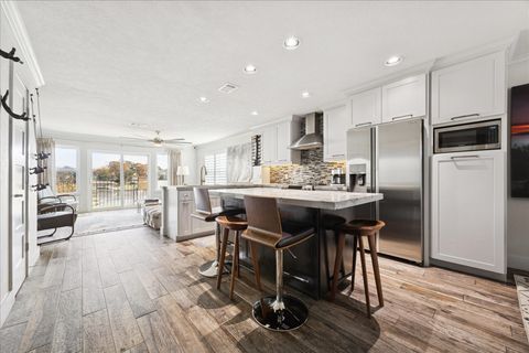 Townhouse For Sale - 1900 Lakeside Drive<br/> Seabrook, TX 77586