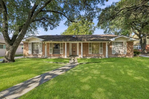 Photo of 5442 Queensloch Drive, Houston, TX 77096 (MLS # 89709456)