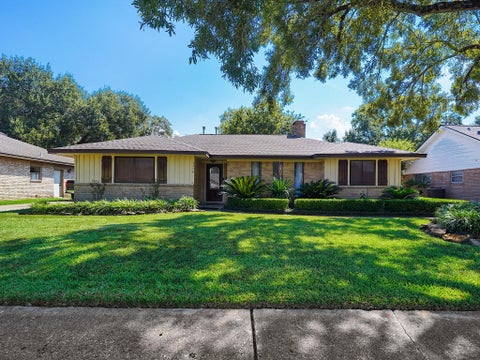 Photo of 1114 Laurel Valley Drive, Houston, TX 77062 (MLS # 20773429)
