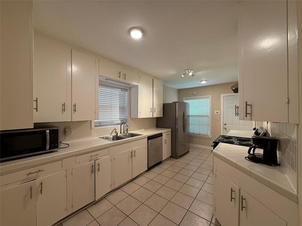 Photo of 2007 Sheridan Street, Houston, TX 77030 (MLS # 68742481)