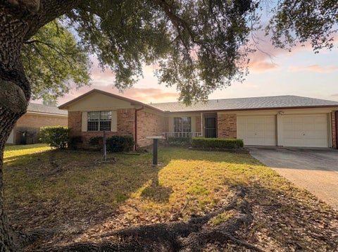 Photo of 943 W Nelda Road, Houston, TX 77088 (MLS # 23758406)