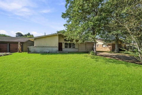 Photo of 7043 Hendon Lane, Houston, TX 77074 (MLS # 31635812)