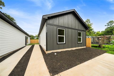 11563 Persimmon Street Willis TX 77318