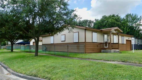 Photo of 801 19th Avenue N, Texas City, TX 77590 (MLS # 62801882)