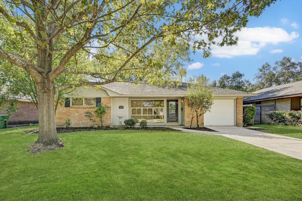 Photo of 5405 Nina Lee Lane, Houston, TX 77092 (MLS # 34944765)