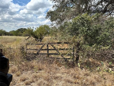 1958 Fm 3010 Yoakum TX 77995