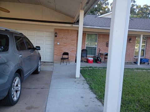 Photo of 10323 Southport Drive, Houston, TX 77089 (MLS # 65720933)