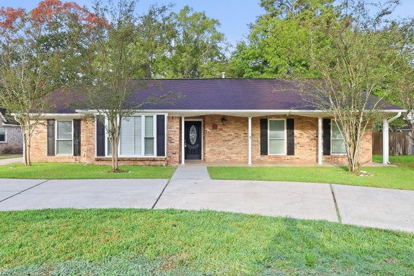 672 RAVENSWORTH DR, CONROE, TX 77302 - Image 7316d2dfb3e7e65f8dff8f2260d61ed2/1042031880