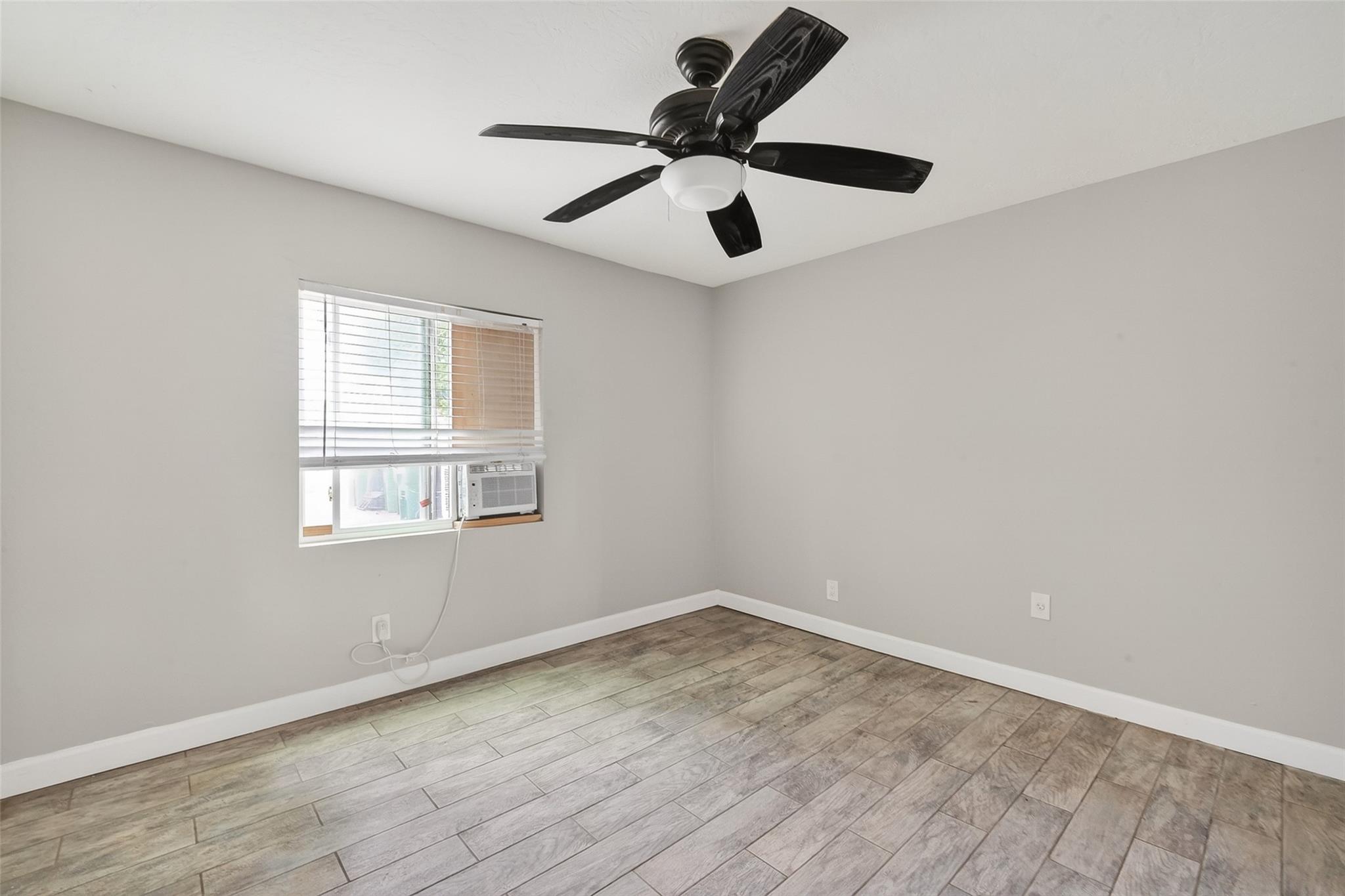 6832 Ave I