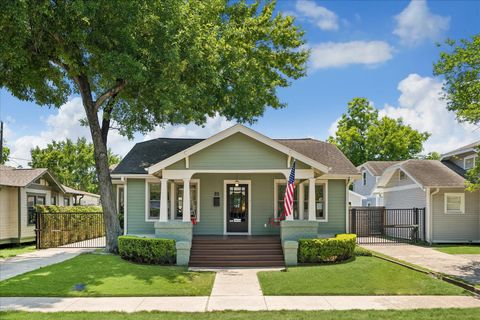 Photo of 816 W Cottage Street, Houston, TX 77009 (MLS # 58937222)