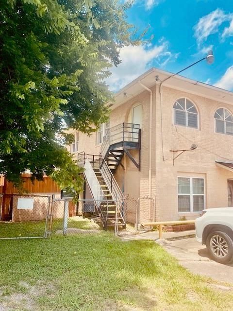 Photo of 1602 Henninger Street #1/2, Houston, TX 77023 (MLS # 75506726)