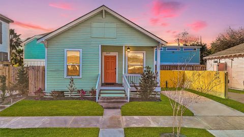 Photo of 2219 45th Street, Galveston, TX 77550 (MLS # 64019022)