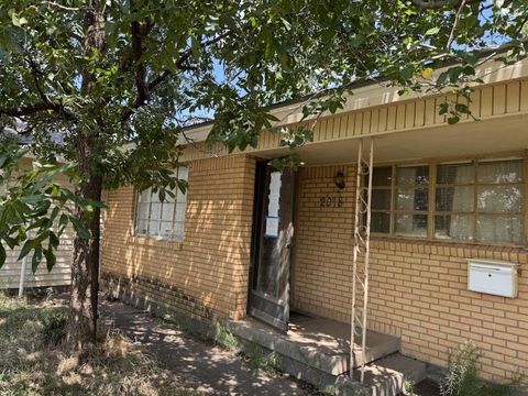 Homes For Sale - 2018 Kokomo Street<br/> Hale County, Plainview, TX 79072