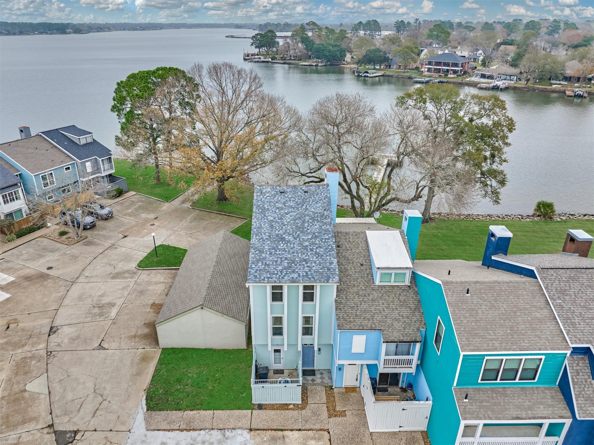 1427 Bowsprit Point