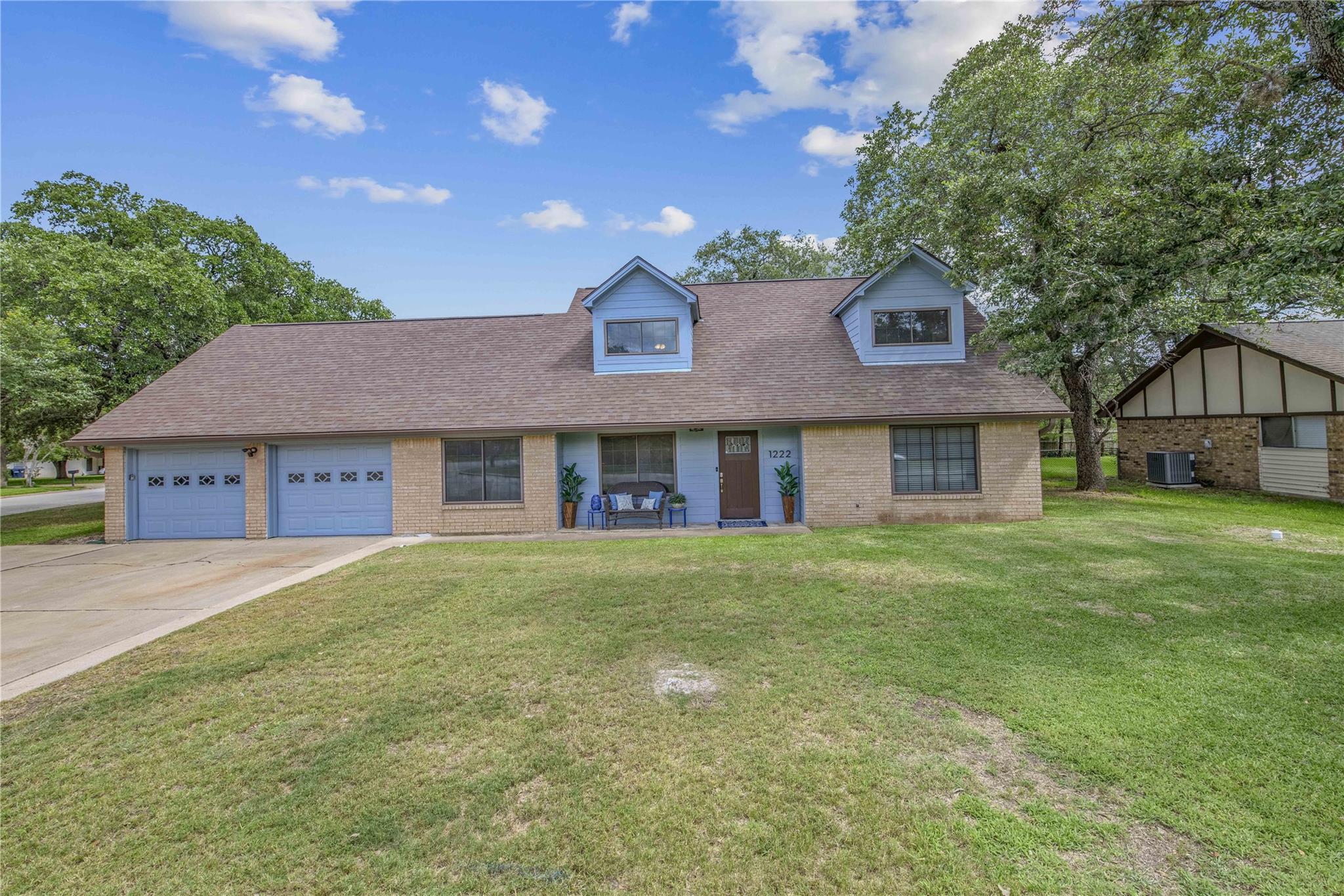 1222 N Ridgefield Circle