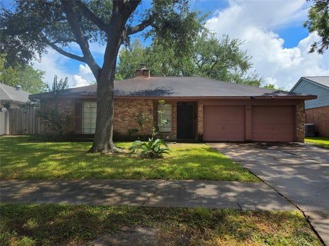 Photo of 926 Redway Lane, Houston, TX 77062 (MLS # 10488963)