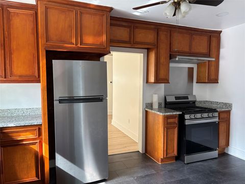 Tiny photo for 9210 E Avenue O, Houston, TX 77012 (MLS # 40381070)