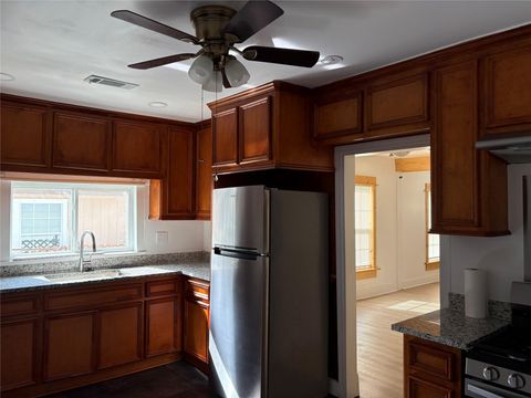 Tiny photo for 9210 E Avenue O, Houston, TX 77012 (MLS # 40381070)