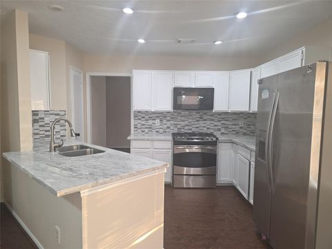 Photo of 1907 Summerfield Place, Sugar Land, TX 77478 (MLS # 75721655) Photo of 1907 Summerfield Place, Sugar Land, TX 77478 (MLS # 75721655)