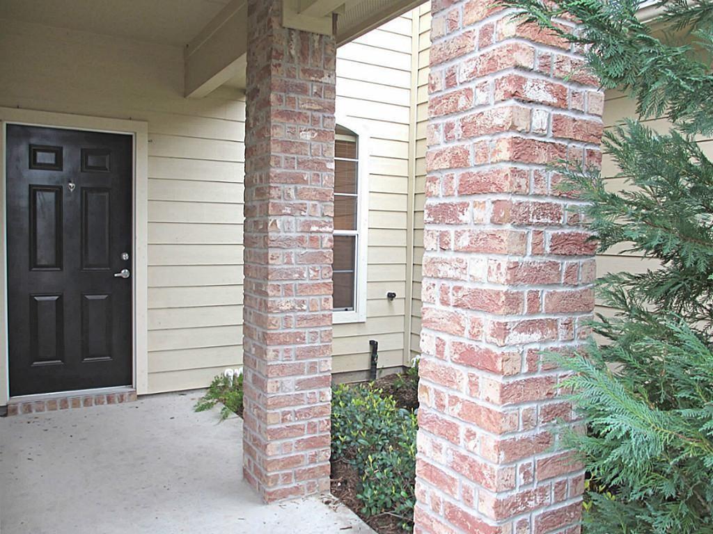 906 Sterling Creek Circle
