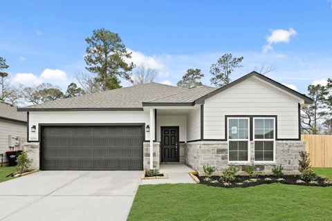 Homes For Sale - 16994 Hazelnut Drive<br/> Conroe, TX 77302