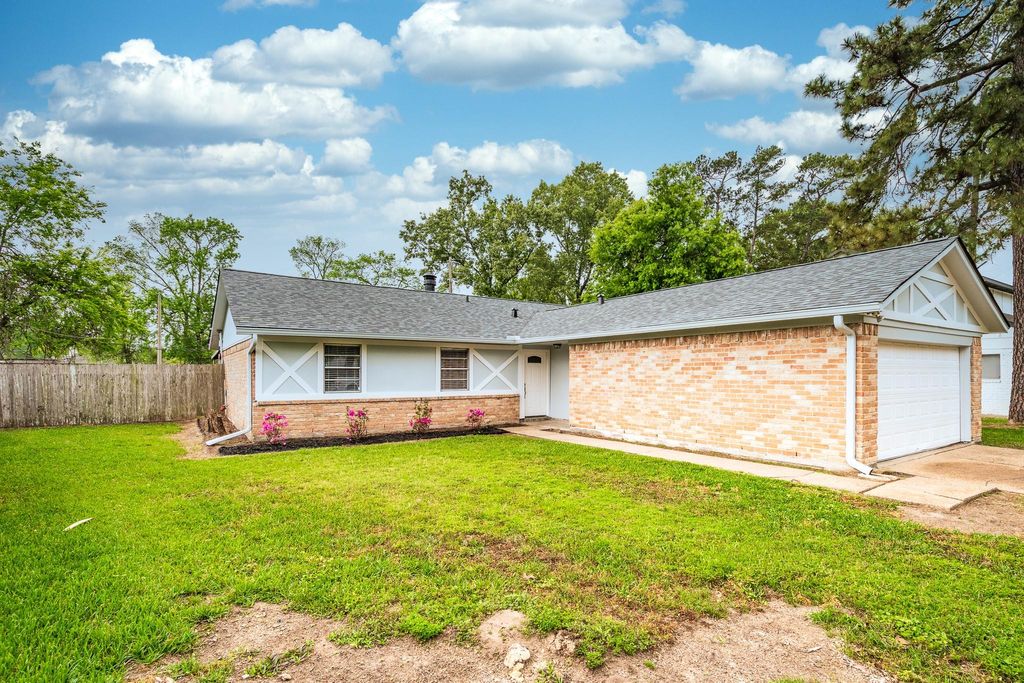 Photo of 318 Blue Tail Drive, Houston, TX 77336 (MLS # 42023095)