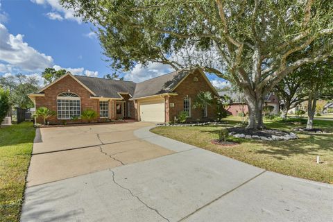 Photo of 3810 E Peach Hollow Circle, Pearland, TX 77584 (MLS # 70949037)