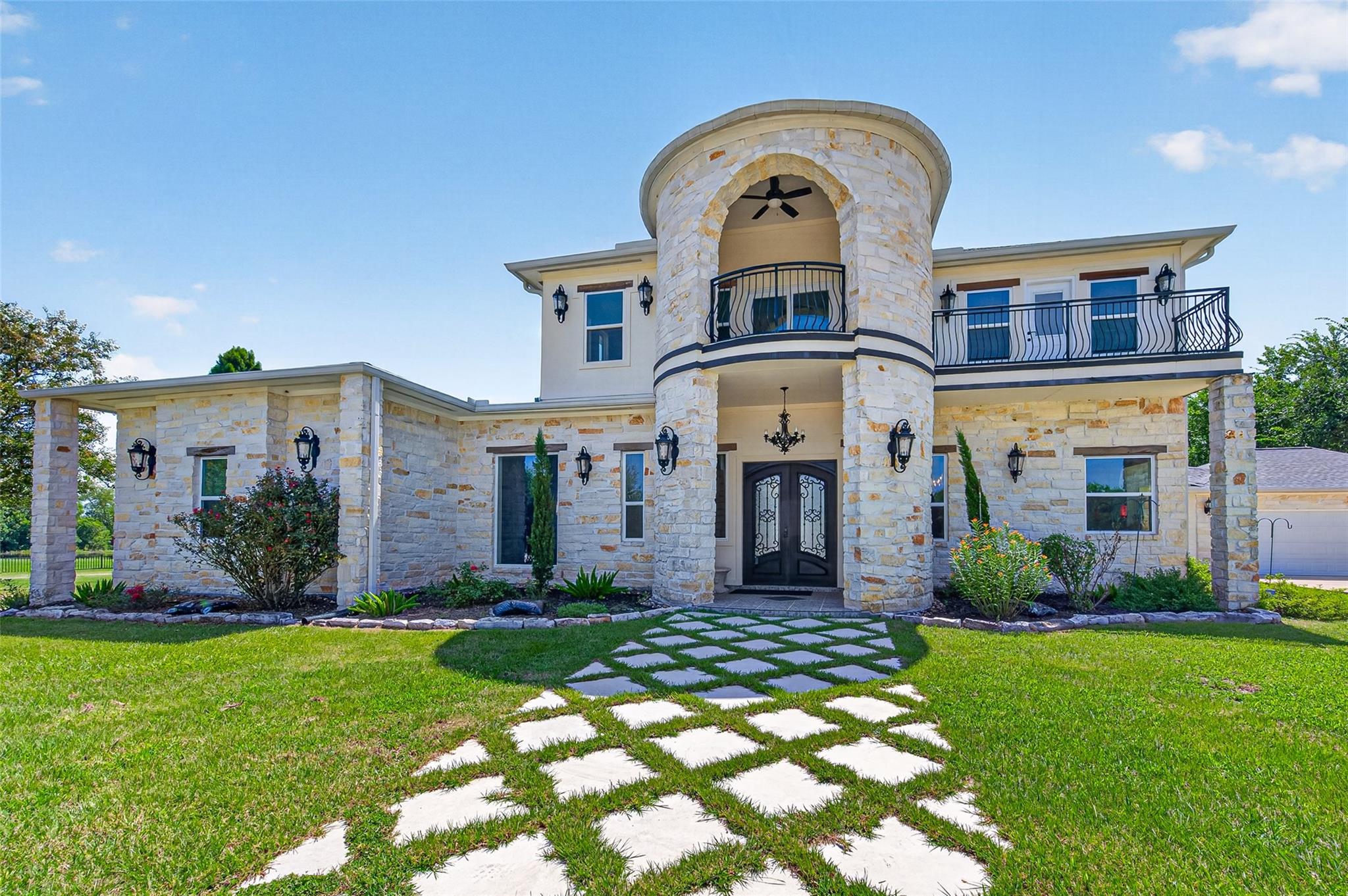 1024 Colibri Lake Lane