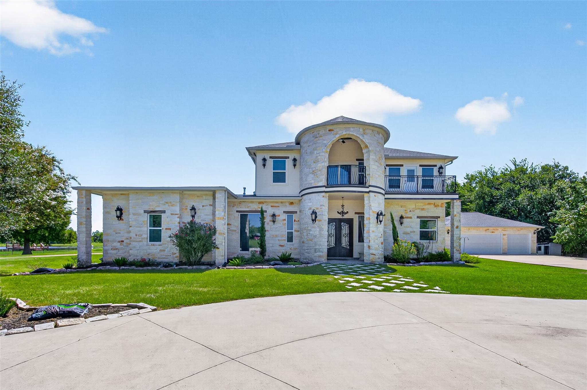 1024 Colibri Lake Lane
