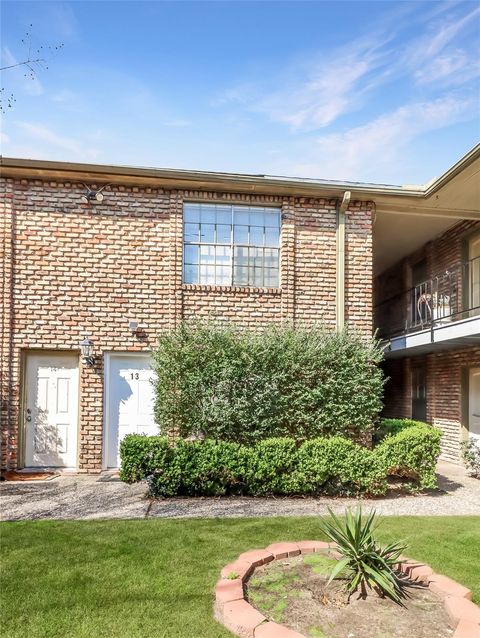 Photo of 6401 Skyline Drive Drive #13, Houston, TX 77057 (MLS # 82691701)