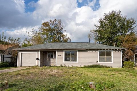 Photo of 5851 Southtown Street, Houston, TX 77033 (MLS # 40610193)