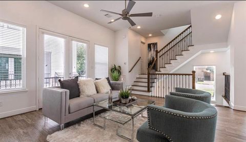 Photo of 2718 Mcgowen Street, Houston, TX 77004 (MLS # 21480330)