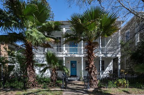 Homes For Sale - 2622 Ursuline Street<br/> Galveston, TX 77550