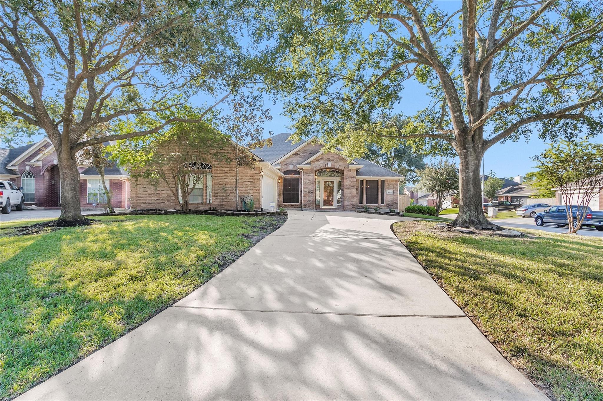 2615 Honeysuckle Walk